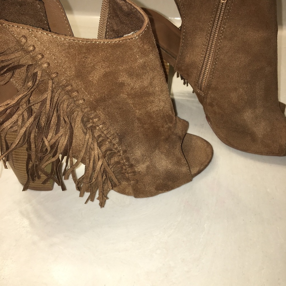 Shoes - Picture 2 of 3
